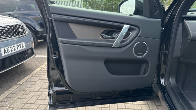 Land Rover Discovery Sport 2.0 D200 Metropolitan 5dr Auto [5 Seat] Diesel Station Wagon - Image 41